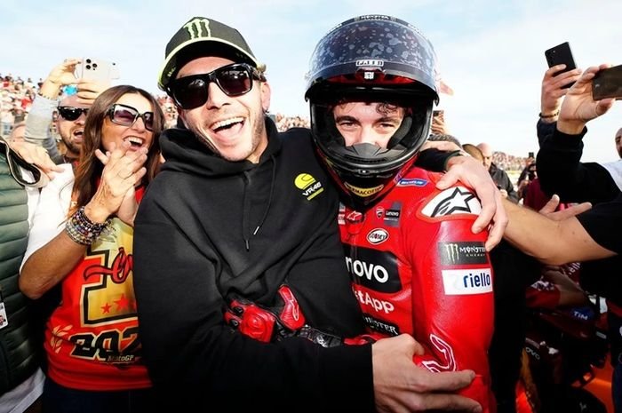 Strategi Valentino Rossi Yang Dibenci Francesco Bagnaia, Jangan Samakan Murid dengan Guru
