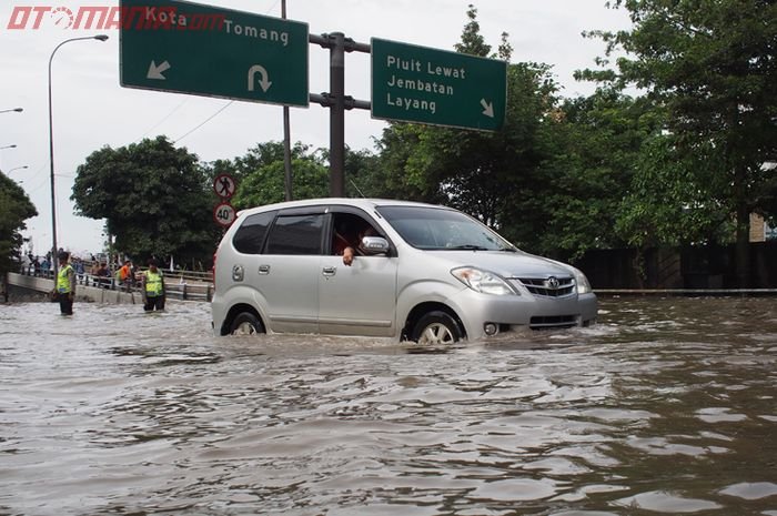 Awas, Mobil Matik Terabas Banjir Siap-siap Masalah Ini Mengintai