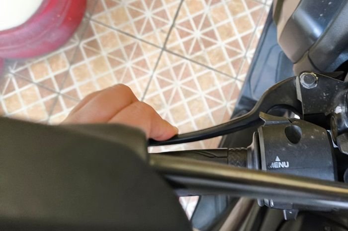 Sering Bikin Panik, Tuas Rem Motor Mendadak Dalam Saat Ditekan, Ternyata Gara-Gara Ini