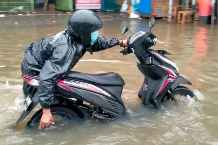 Sering Diabaikan, Part Kecil Ini Jadi Penyebab Motor Mogok Saat Musim Hujan